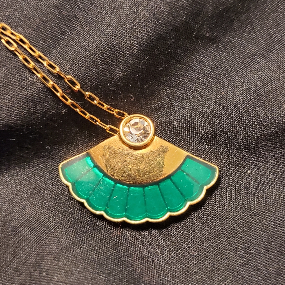 Fan Style Necklace - Picture 2 of 3
